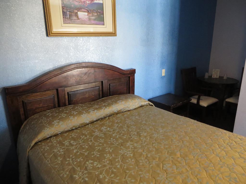 New Gage Motel Los Angeles Room photo