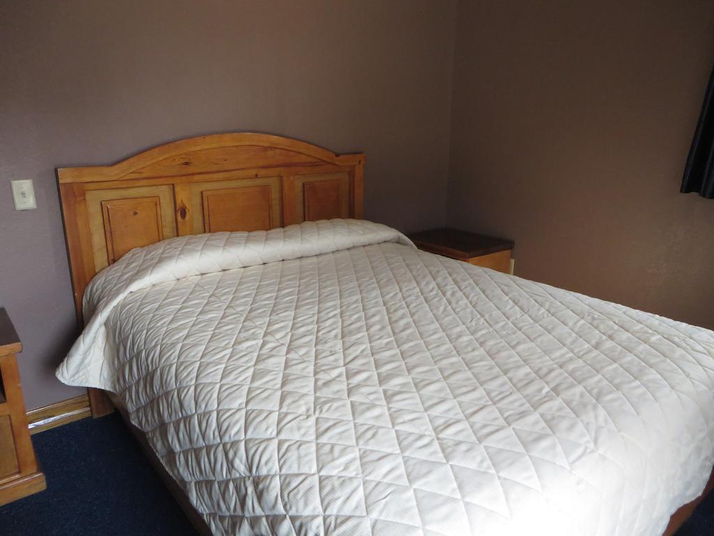 New Gage Motel Los Angeles Room photo